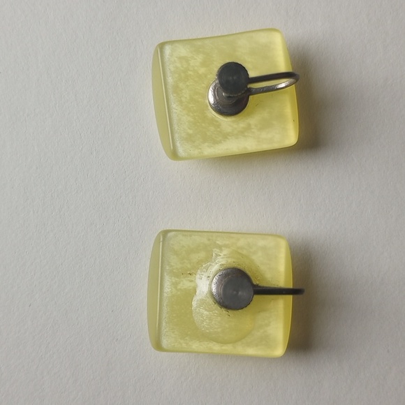 Luminous lemon moonglow rectangular clip-on earrings - Picture 5 of 6